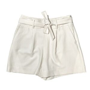 3/$25 🖤 White House Black Market Ivory Shorts Size 00 Classic 5” Inseam
